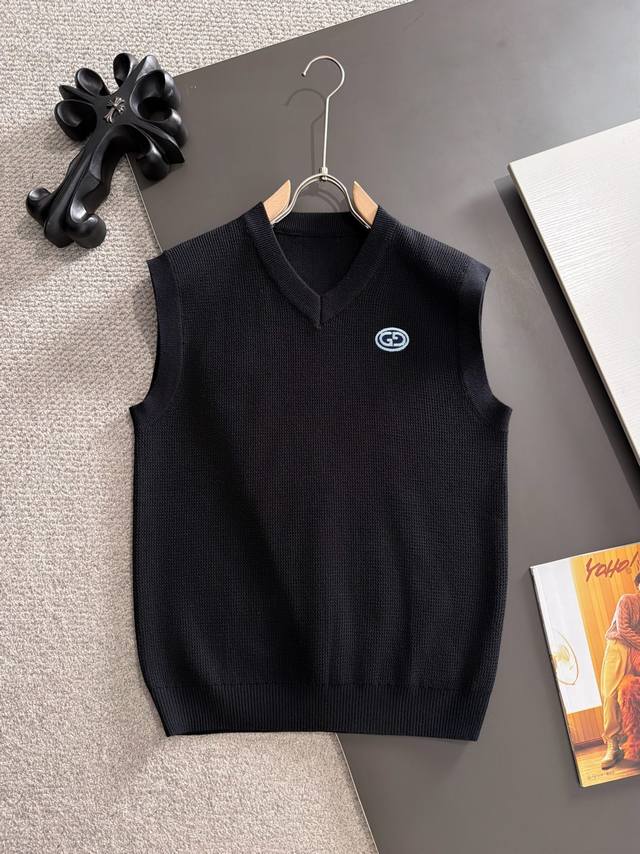 Ships the next day p180 Gucci 2026 Spring/Autumn V-neck Knitted Vest for Men, So Ships the next day p180 Gucci 2026 Spring/Autumn V-neck Knitted Vest for Men, So
