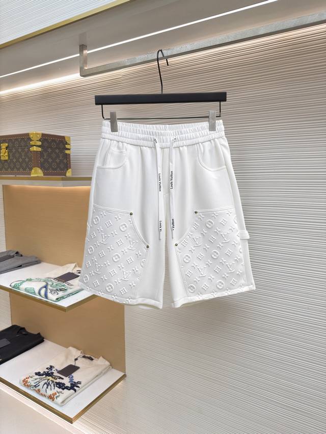 p240 Lv 2026 Summer New Men's Casual Shorts, all tags complete. Made with high-e p240 Lv 2026 Summer New Men's Casual Shorts, all tags complete. Made with high-e