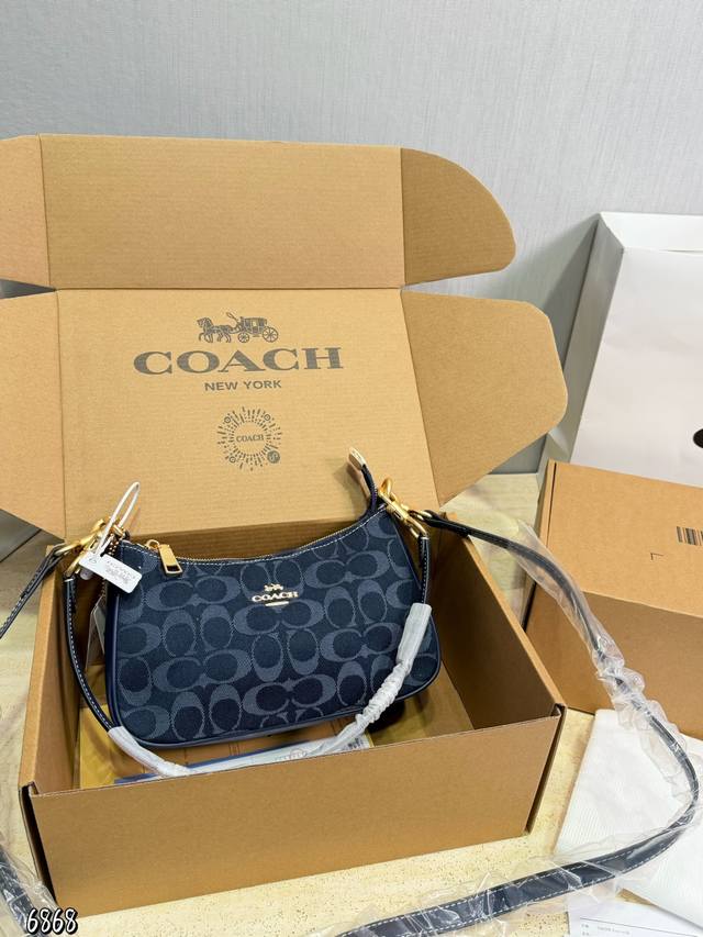 p220 Coach Teri shoulder bag, classic C-shaped monogram metal chain + leather sh p220 Coach Teri shoulder bag, classic C-shaped monogram metal chain + leather sh