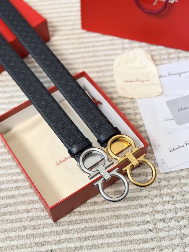 Original quality p270 Ferragamo belt with full packaging. This belt perfectly co