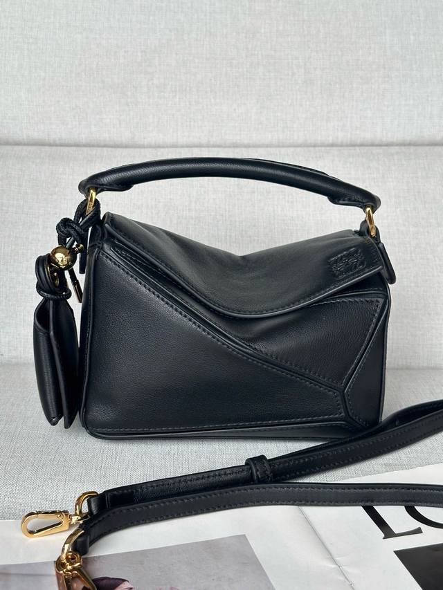 Genuine Leather 980 Loewe 18cm Mini Nappa Lamb Leather Featherlight Puzzle Handb