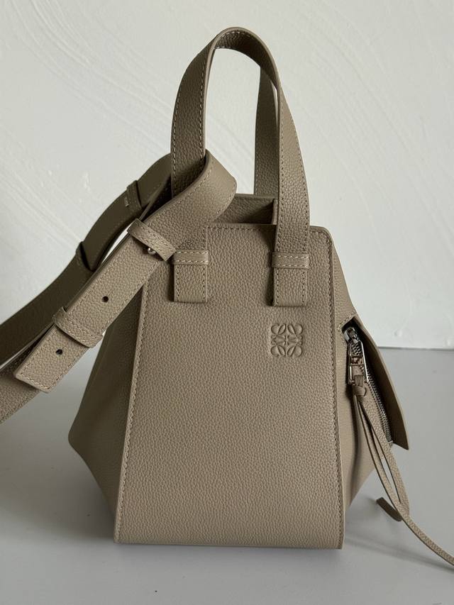 Original leather 1040 Loewe Hammock compact version. Clay . Between Mini and Sma
