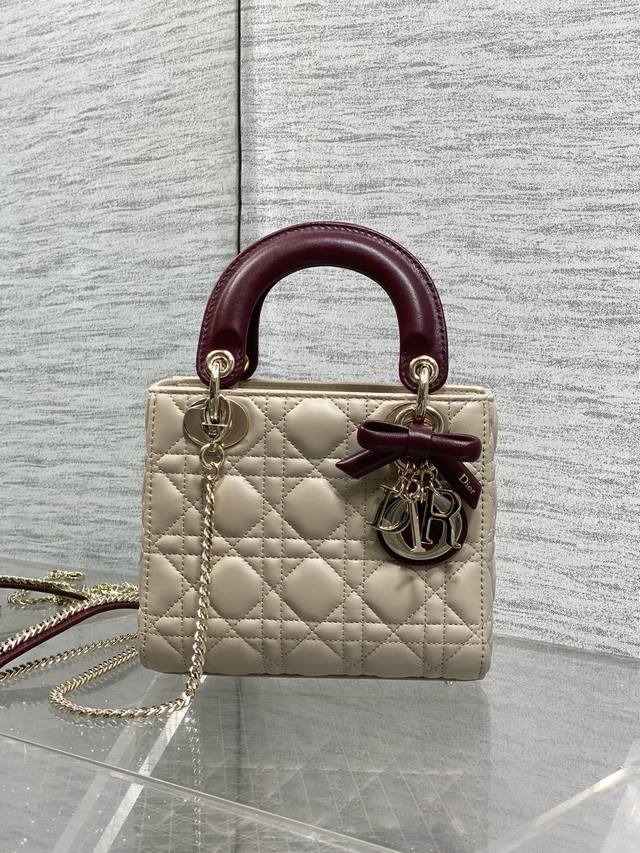p850 Color Block Classic Lady Bow Bag, a must-have three-compartment mini bag. C