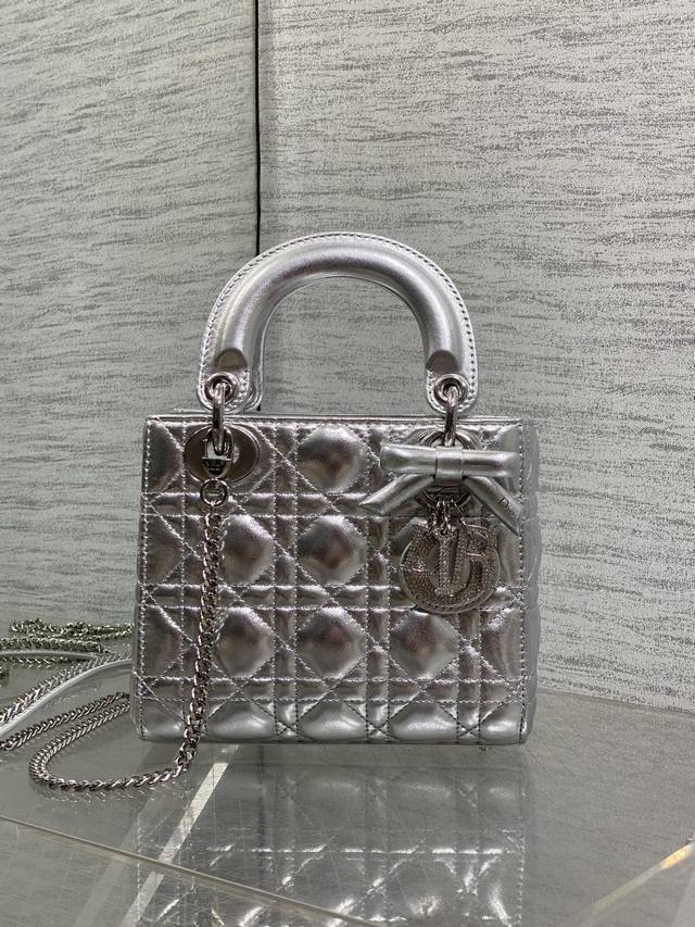 p910 Silver In Stock Classic Lady Bow Diamond Buckle Lady Dior Bag, a must-have