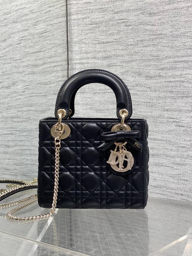 p910 Black In Stock Classic Lady Bow Diamond Buckle Lady Dior Bag, a must-have t