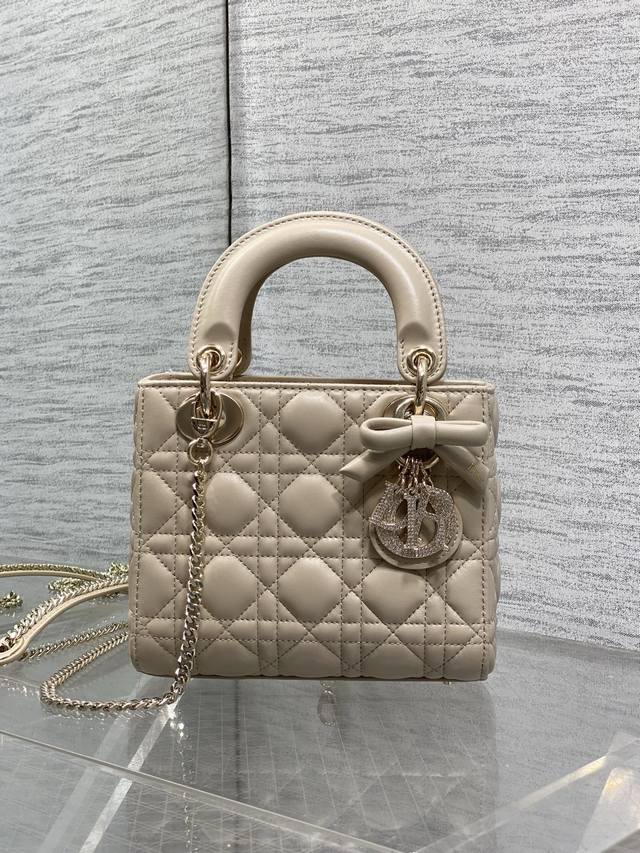 p910 Camel Beige In Stock Classic Lady Bow Diamond Buckle Lady Dior Bag, a must-