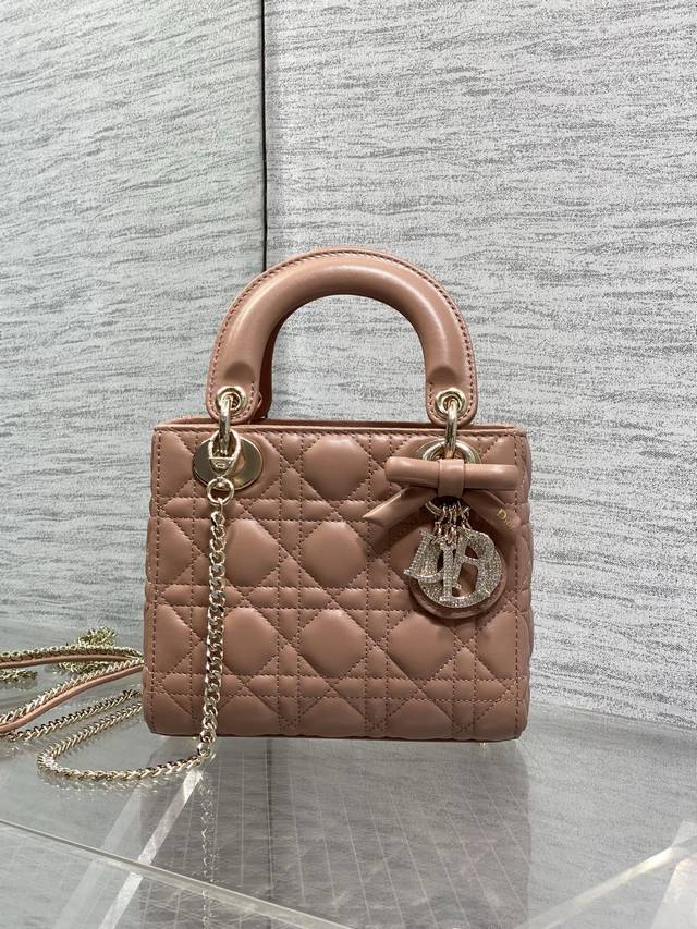 p910 Rose Pink In Stock Classic Lady Bow Diamond Buckle Lady Dior Bag, a must-ha