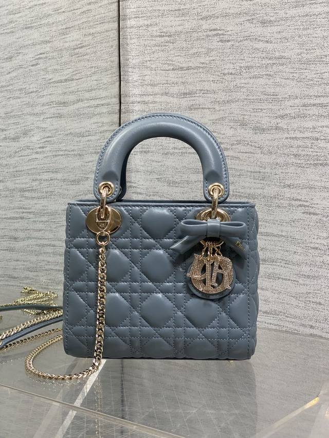 p910 Misty Blue, in stock. Classic Lady bag with a bow and diamond clasp, a must