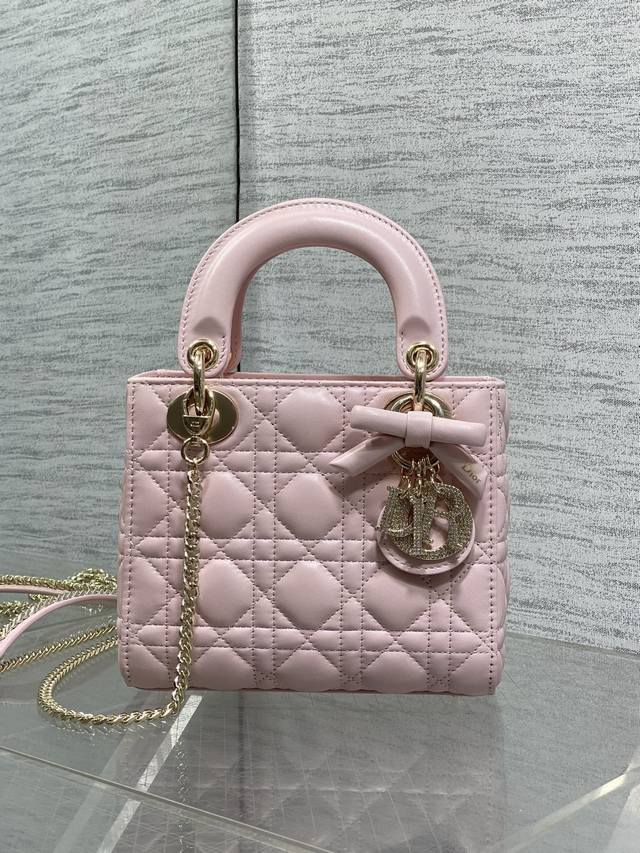 p910 Soft Pink, in stock. Classic Lady bag with diamond clasp and bow