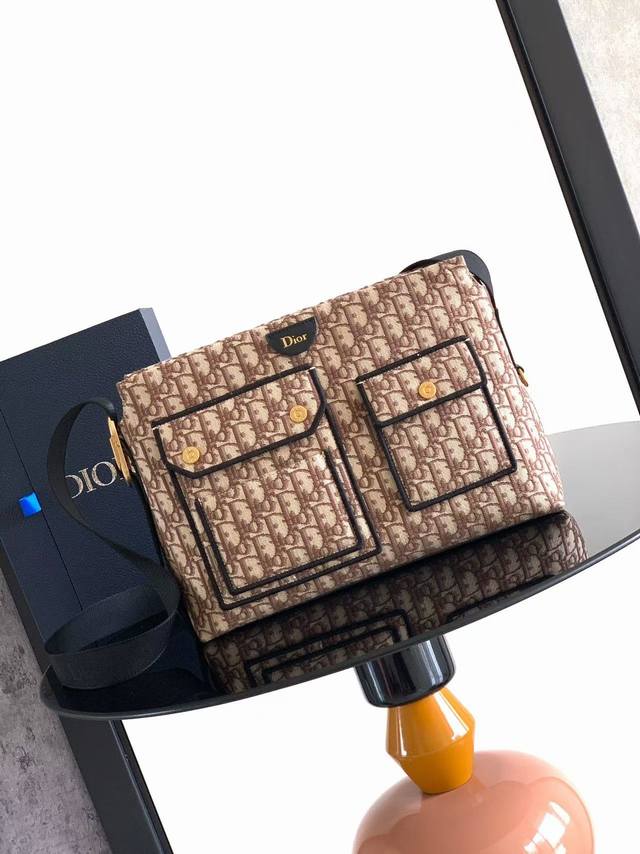 p720 [Top-Tier Replica Developed] This Poet Jett zippered messenger bag reinterp