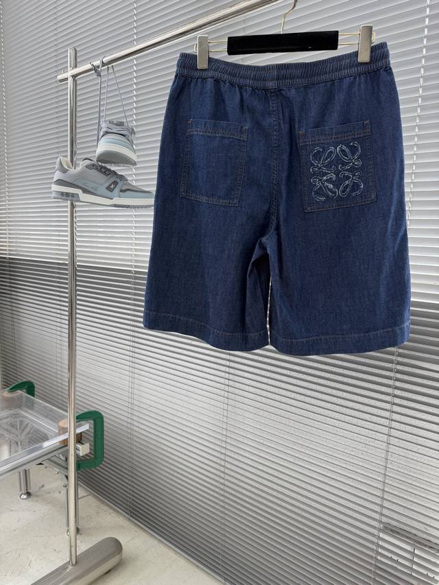 Shorts p310 -Loew Embroidered Denim Shorts with Patch Pockets. Made from lightwe Shorts p310 -Loew Embroidered Denim Shorts with Patch Pockets. Made from lightwe