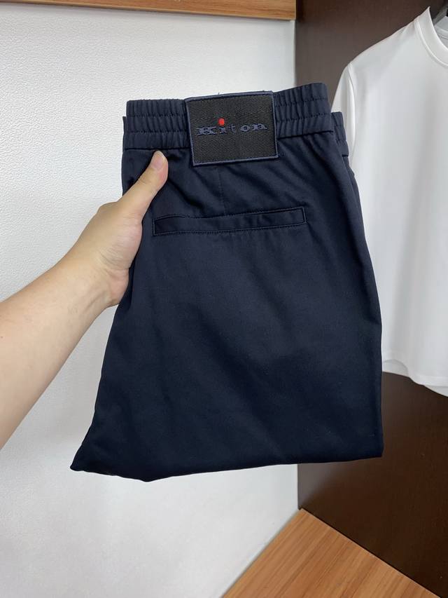 p300 Kiton 2026 Spring/Summer New Casual Pants. Clean and crisp cut, full of urb