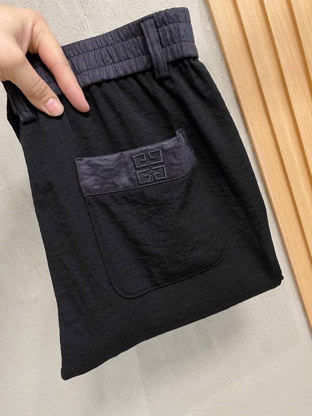 p220 Gvc2026 New Casual Pants, available now on the official website. Classic br