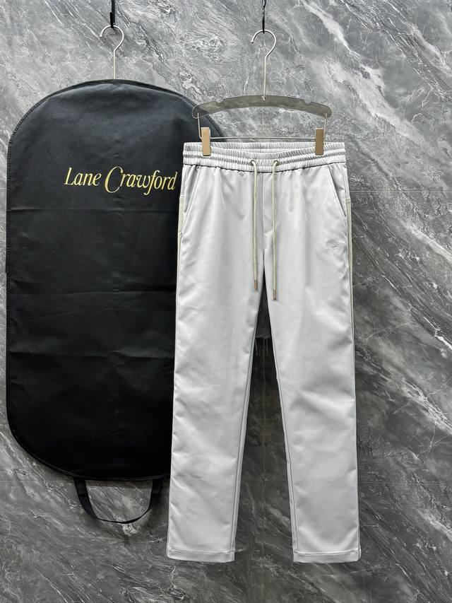 p260 Arcter's new solid color slim-fit straight-leg casual pants, part of their