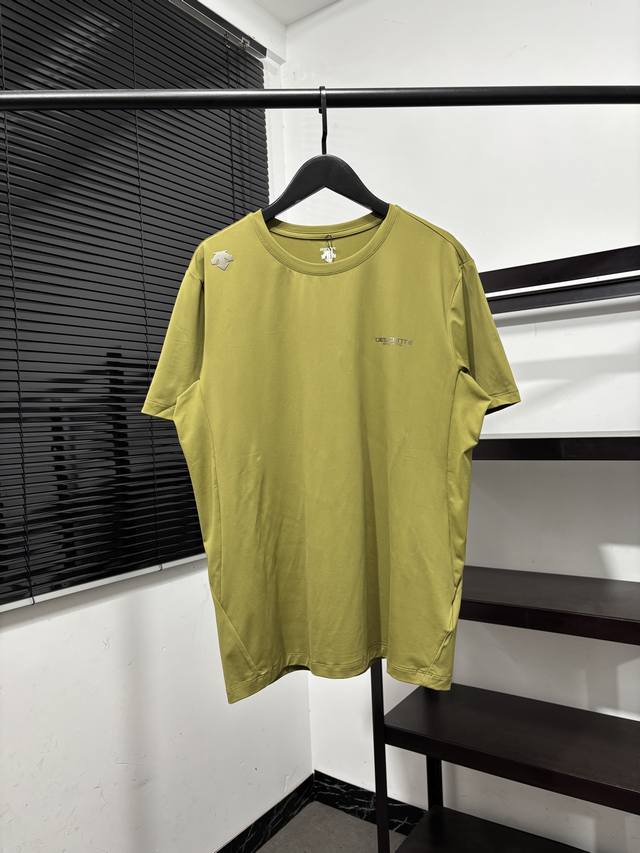 20-day return/exchange policy for Descente! Inventory List: Descente Green: L2 X
