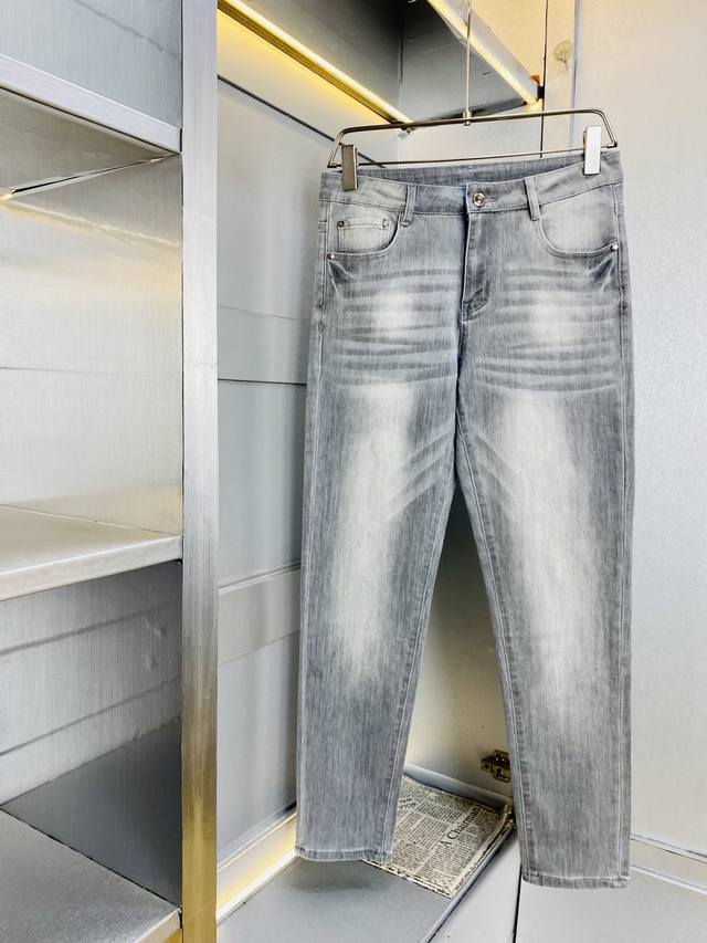 p230 This Moncler 2026 stretch jeans, the same style available on the official w