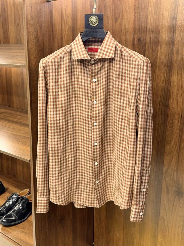 p310 Casual and Stylish Checkered Pattern! A long-sleeved shirt with a Windsor c