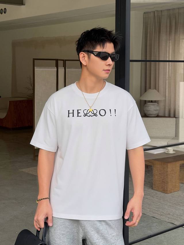 p130. Loewe classic short-sleeved T-shirt with exquisite printed logo on the che