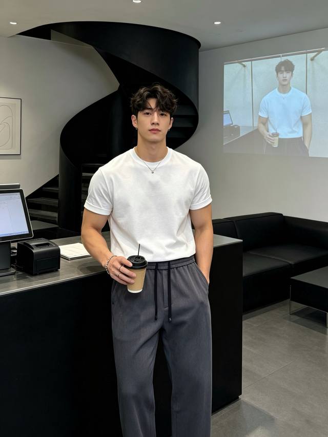 p420. Bottega Veneta's latest high-end casual trousers, a product they're going