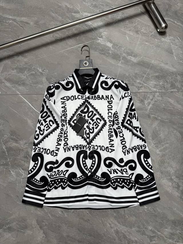 p200 Dolce & Gabban* All-over letter and square print shirt Sizes: 38, 39, 40, 4