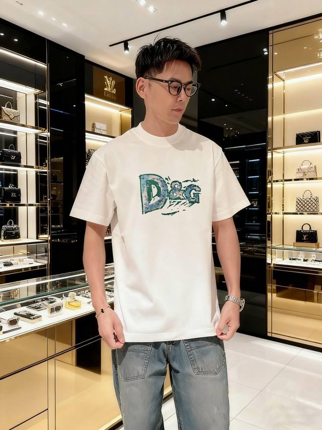 p200 Dolce & Gabbana (Dg). 2026 Spring/Summer New Arrival: Fashionable Crew Neck