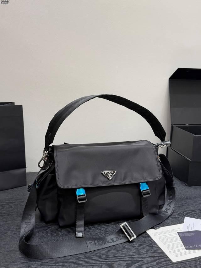 p200 Prada Explore Messenger Bag Black nylon and leather combination, understate p200 Prada Explore Messenger Bag Black nylon and leather combination, understate