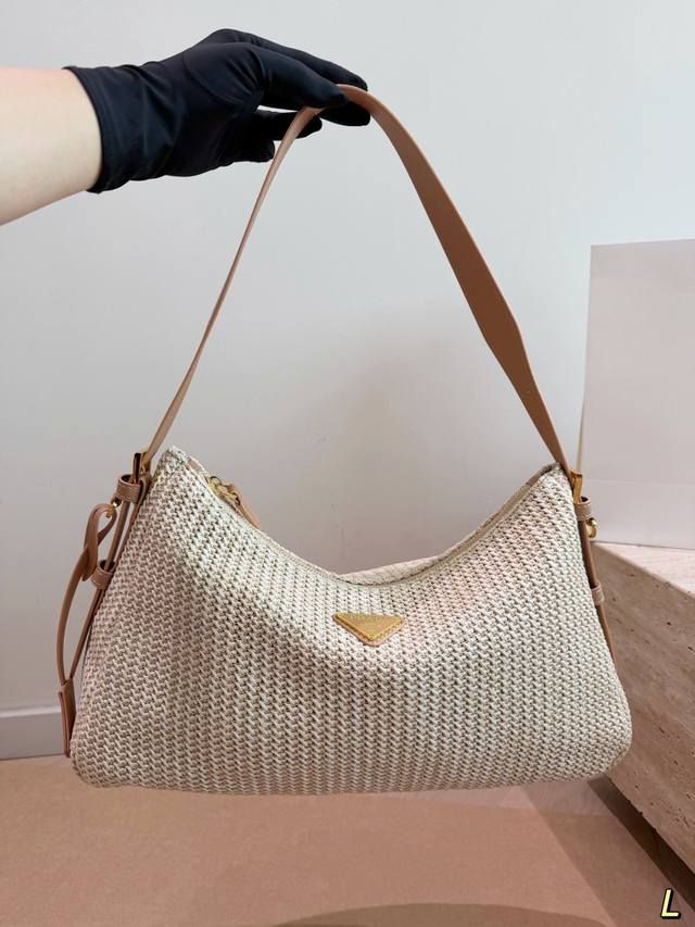 p250 Prada new underarm twill, straw braid, a summer must-have, so beautiful! Si p250 Prada new underarm twill, straw braid, a summer must-have, so beautiful! Si