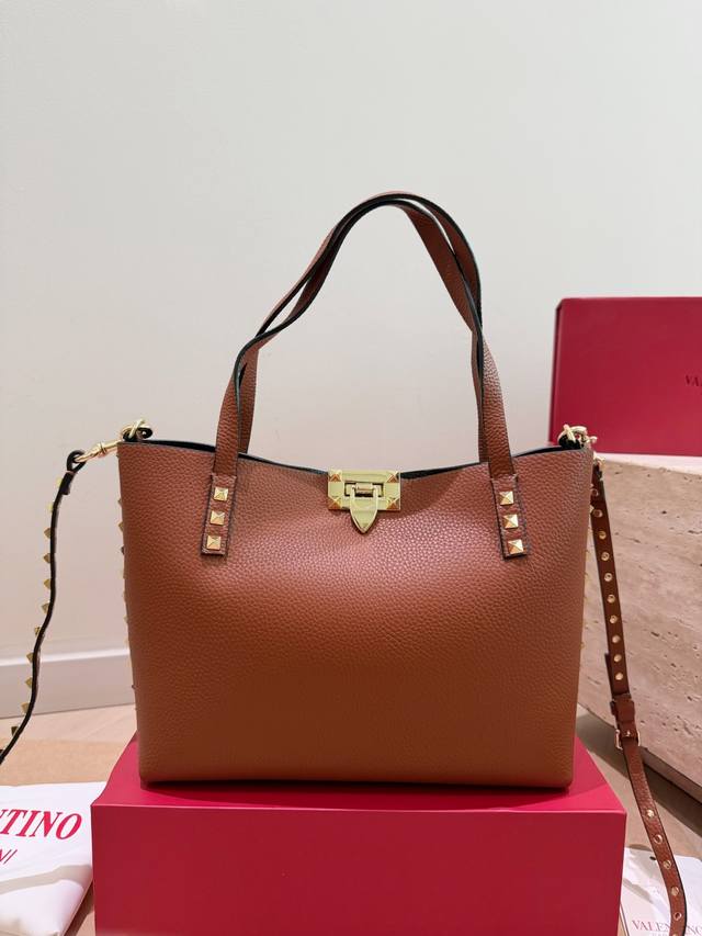 p310 Valentino Women's Tote Bag Valentino Letter Bag A letter bag from Valentino