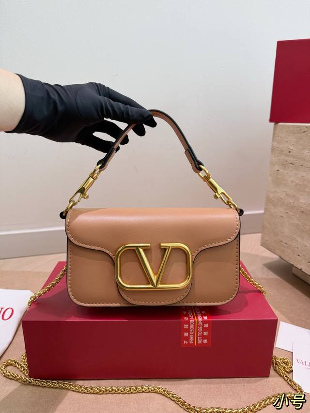 Small p230 Folding Box Valentino Loco Shoulder Bag Overflowing with luxury This