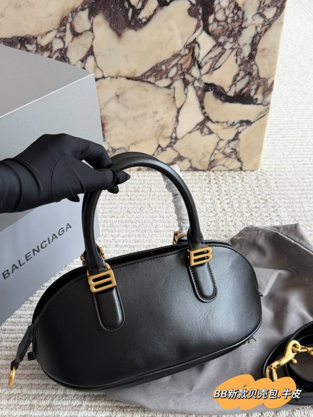 Balenciaga Bolero Handbag p370 The Balenciaga Bolero handbag is Pierpaolo Piccio
