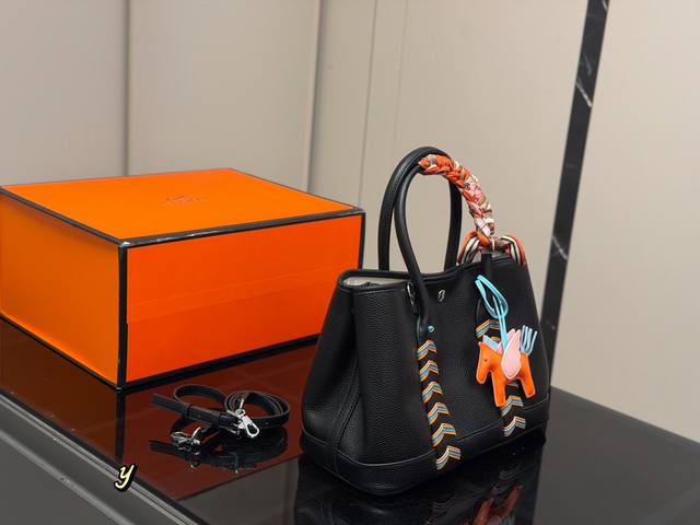 ?250 Includes box. Size: 30*21cm. Hermes Garden bag! Made entirely of Togo top-g