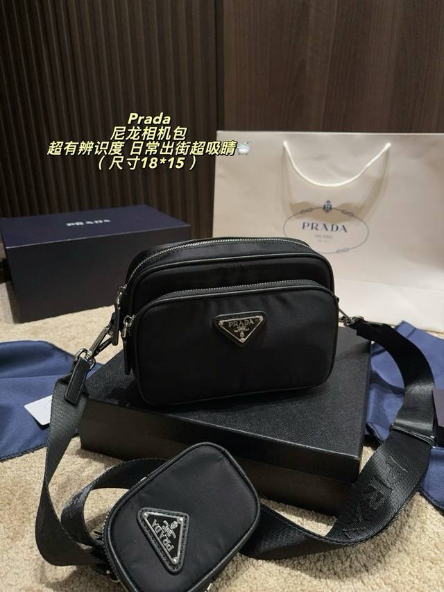 p250 (Box included) Size 25*15 This Prada recycled nylon camera bag is made of e p250 (Box included) Size 25*15 This Prada recycled nylon camera bag is made of e