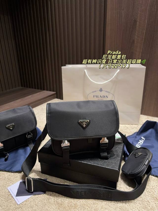 p200 with box, size 22*17. Prada nylon messenger bag, black recycled nylon, clas p200 with box, size 22*17. Prada nylon messenger bag, black recycled nylon, clas