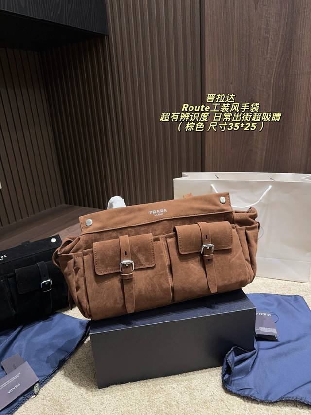 p290 (No box, size 35*25) Prada suede multi-pocket messenger bag, featuring a fl p290 (No box, size 35*25) Prada suede multi-pocket messenger bag, featuring a fl