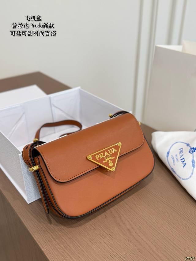 ?290 (Airplane box) Prada This one is so cute! The big triangular logo is very c ?290 (Airplane box) Prada This one is so cute! The big triangular logo is very c