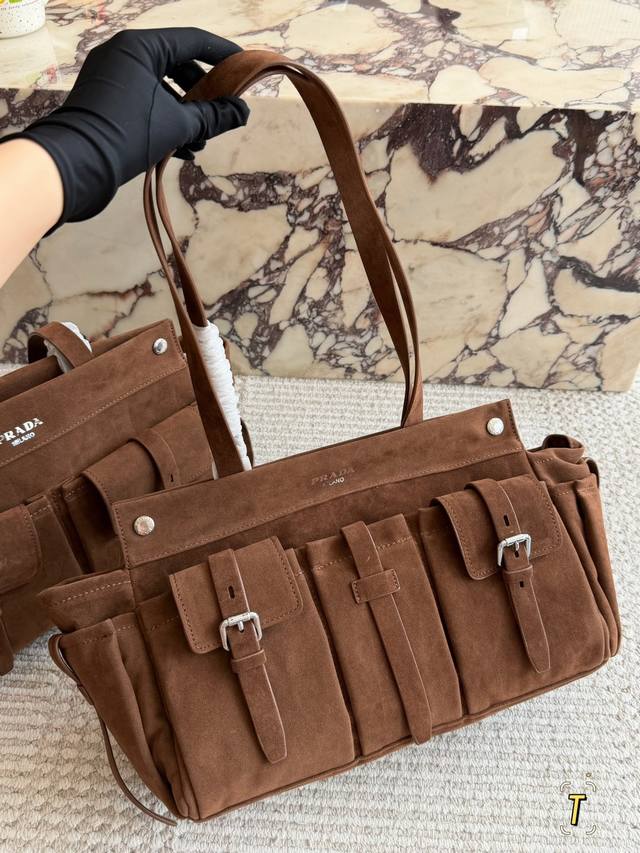 290 Prada Route series calfskin tote bag, an ideal luxury gift that combines aes
