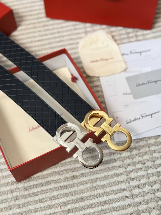 Original quality p270 Ferragamo belt with full packaging. This belt perfectly co