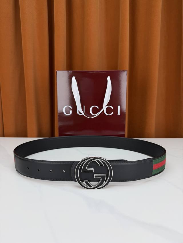 180 Gucci 宽度4.0Cm双面腰带，品牌花面与荔枝纹皮革双面设计，圆形双G互扣金属扣金 银色均可选，酒红色礼盒缎带精装，礼赞臻选的心意。