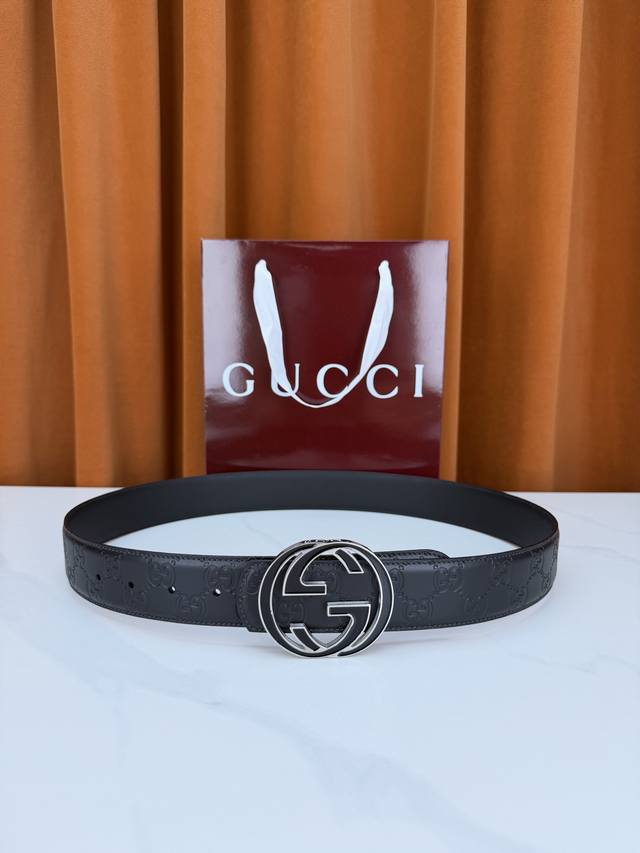 180 Gucci 宽度4.0Cm双面腰带，品牌花面与百搭平纹皮革双面设计，圆形双G互扣金属扣金 银色均可选，酒红色礼盒缎带精装，礼赞臻选的心意。