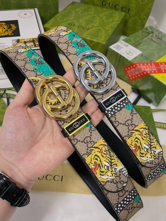 皮带：古奇.Gu...Cci原单 p180 腰带：百分百头层牛皮，保证真皮，24K双G纯钢扣森林图案系列，老虎丛林双面可用专柜同等质量， 送人自用首选 包装：