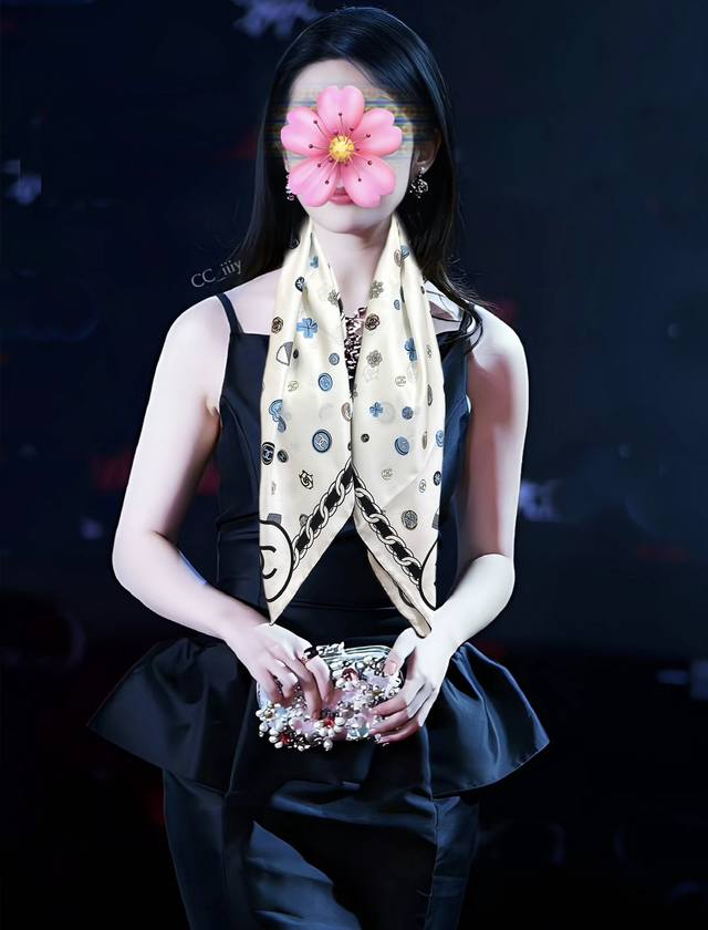 p1802620新款 小香太美了 真心美的让人非常非常心动 上身效果简直美翻了 品质非常完美 整个围巾给人气场的同时又非常精致秀丽绝对值得入手的新款 实物一拿到 p1802620新款 小香太美了 真心美的让人非常非常心动 上身效果简直美翻了 品质非常完美 整个围巾给人气场的同时又非常精致秀丽绝对值得入手的新款 实物一拿到