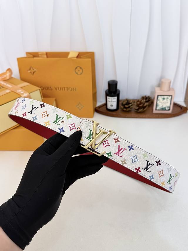 170 原版包装+1.0 Lv红底白彩花亮金Lv扣皮带｜35Mm标准宽度 原厂彩色印花涂层帆布，搭配细腻柔滑黑皮内里， 质感十足立体 Lv金属扣，个性撞色自带潮