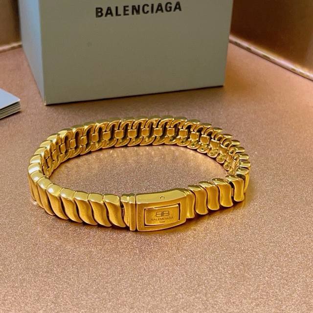 p180 原单货新品 巴黎世家手链Balenciaga 新款手链专柜一致 细节做工精细 每个细节流程到位 设计工艺精细 火爆款出货 设计独特 西班牙风格 巴黎世