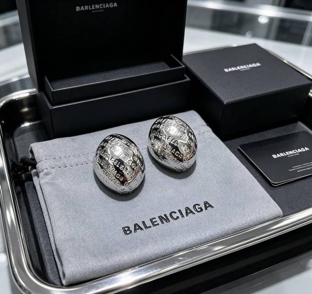 p80 Balenciaga 巴黎世家耳钉 王炸系列 专柜同步 更新 简约圈口叠加造型耳环 经典造型搭配 设计感十足 搭配衣服绝绝子
