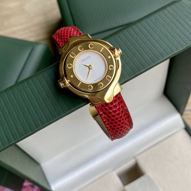 p720 Gucci Vintage Women's Watch with Box. The retro trend has been huge in rece