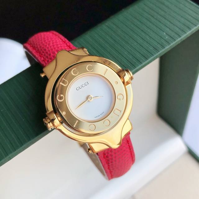 p720 Time Traveler Gucci Vintage Women's Watch The retro trend has been huge in