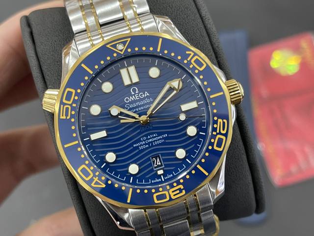 2020 Omega Seamaster 300M series! Rose gold two-tone rubber strap black model! T