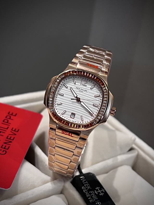 650 Square Diamond Bezel A must-have for the modern, elegant Nautilus 7118 seri